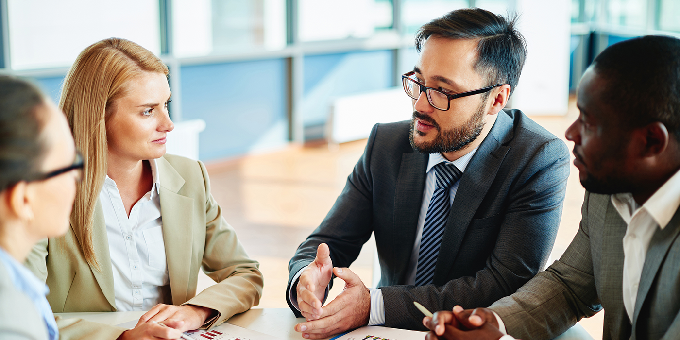 A diverse group of business people in a meetng